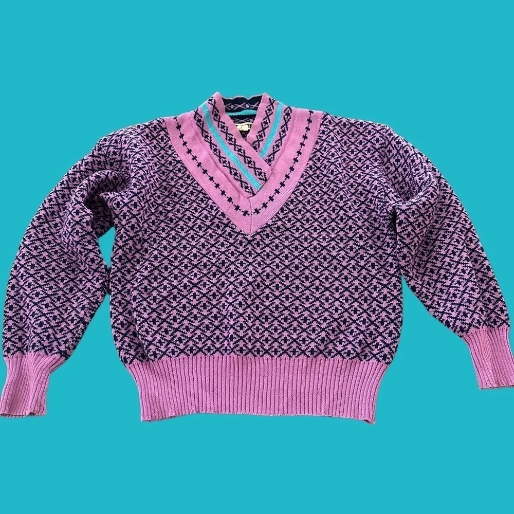Vintage Obermeyer Ladies Medium V Neck Purple Wool Blend Ski Sweater Winter Cozy